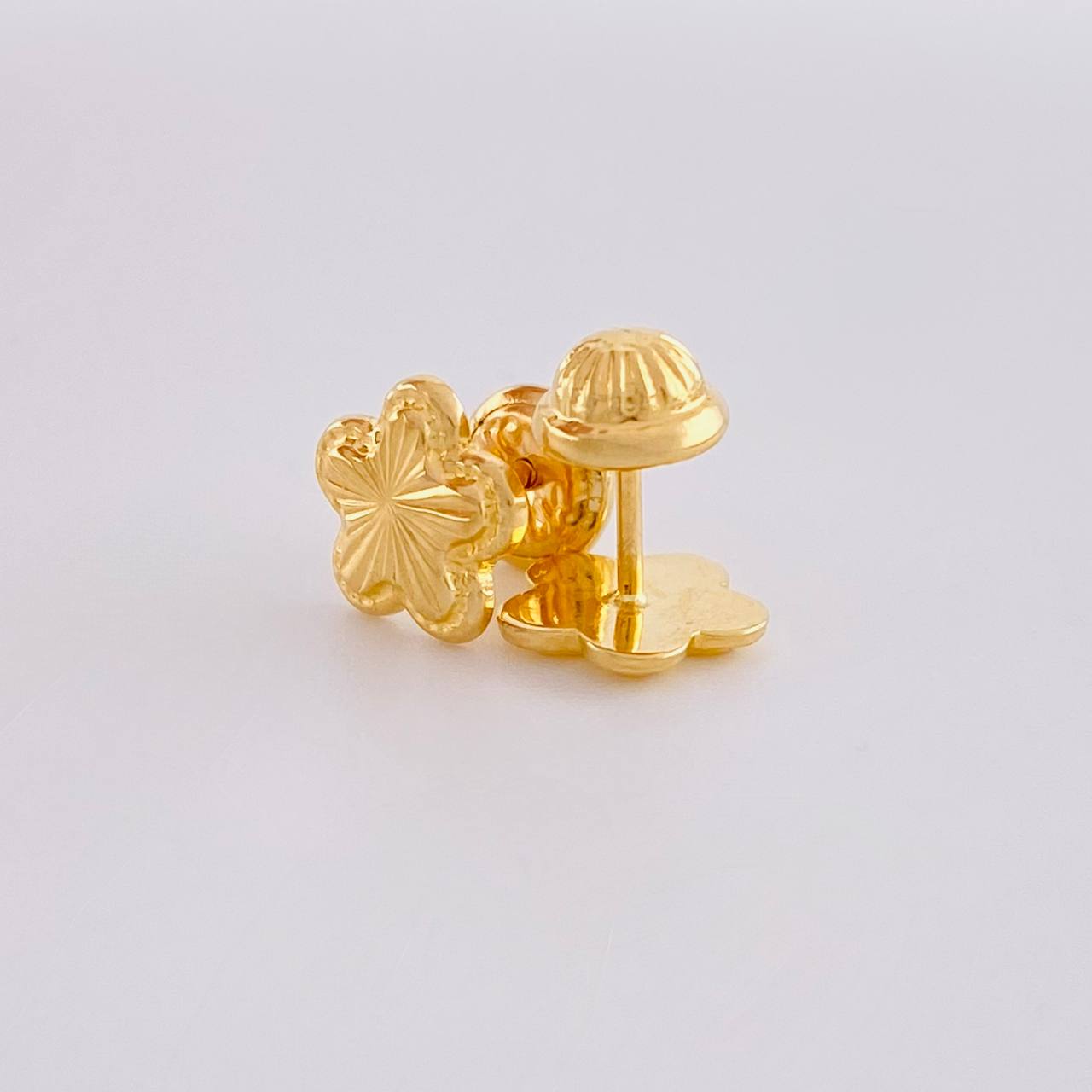 Topos Flor Diamantada 0.7g / in / 7.7mm Oro Amarillo 18K