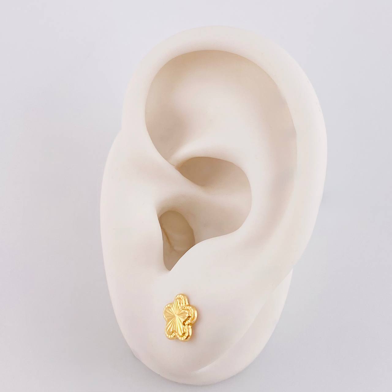 Topos Flor Diamantada 0.7g / in / 7.7mm Oro Amarillo 18K
