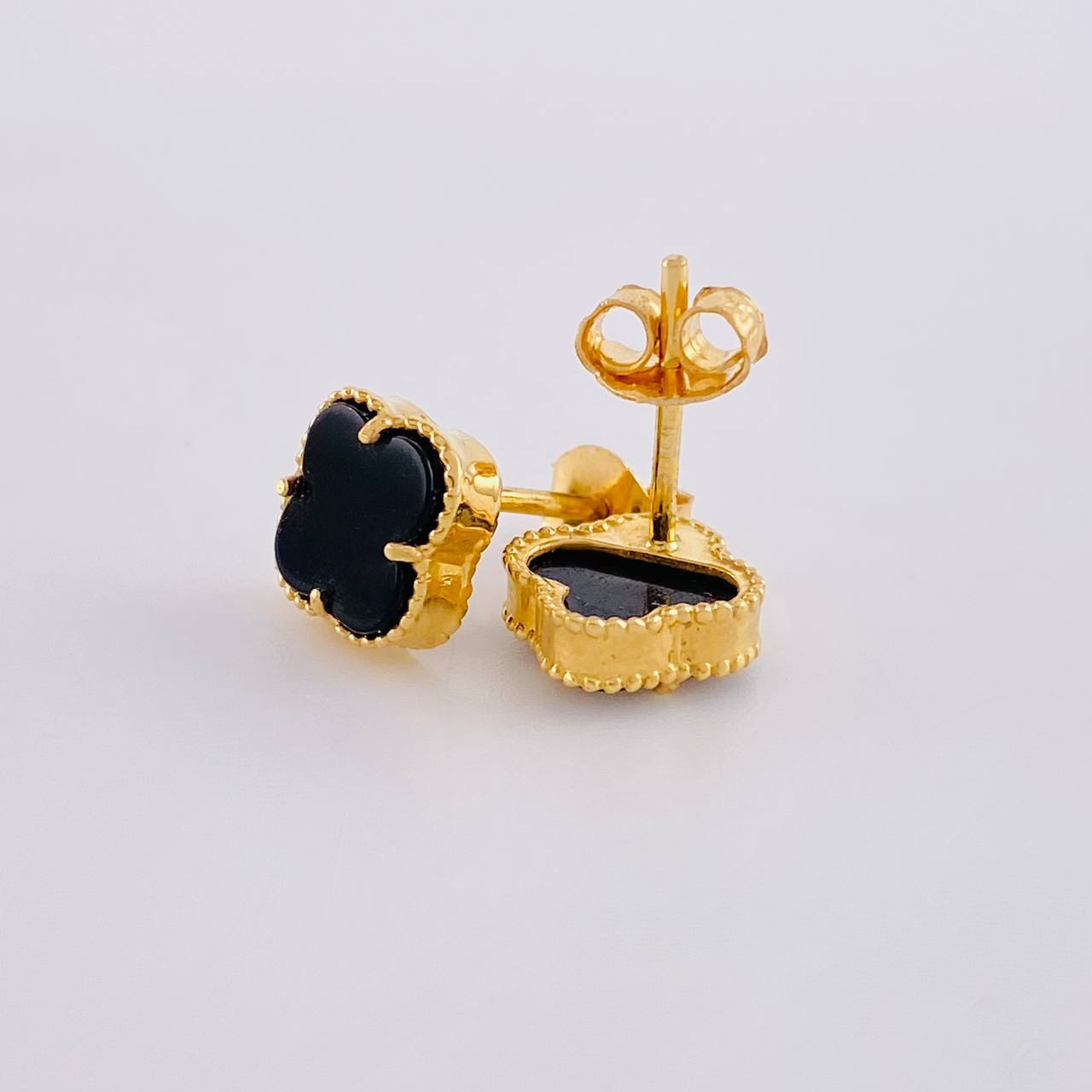 Clover Stud Earrings Black Onyx 2g / in / 7.9mm 18K Yellow Gold