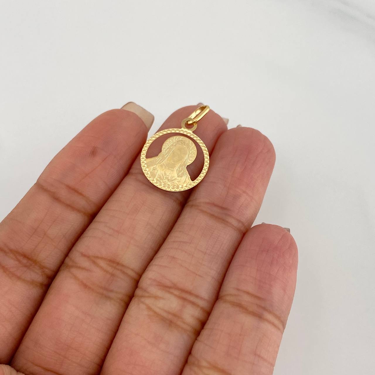 Dije Medalla Virgen Maria 0.7g / 1/2 in Oro Amarillo 18K