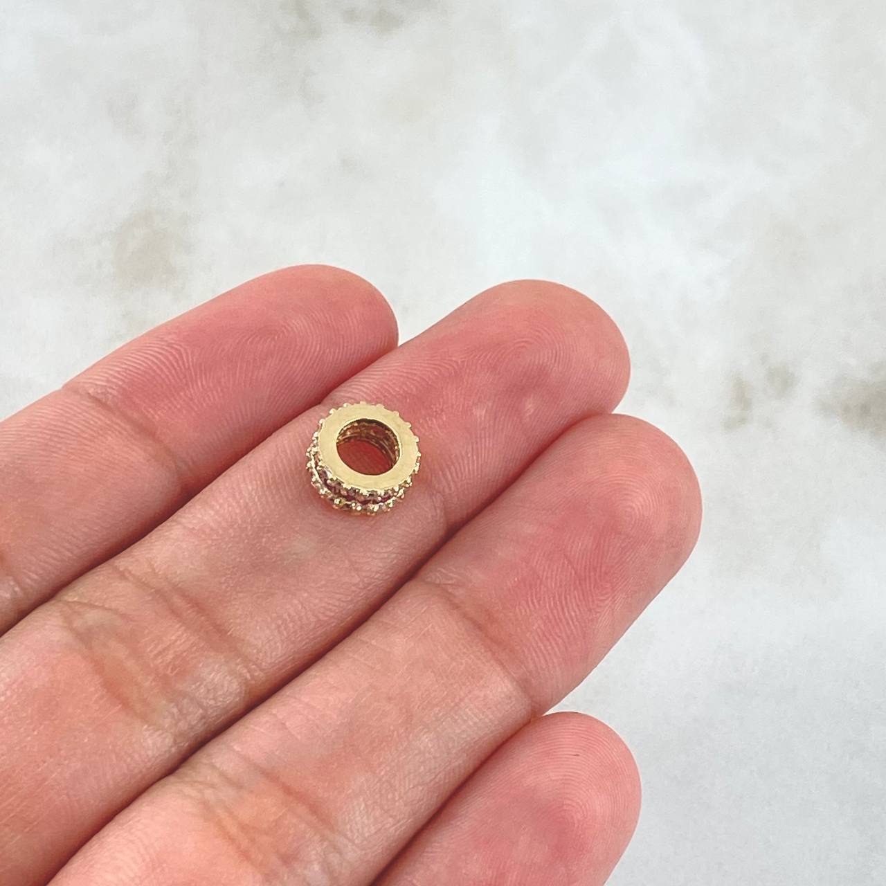 Charm Wrapped Wheel 0.95gr / 0.8cm / White and Fuchsia Zircons 18K Yellow Gold