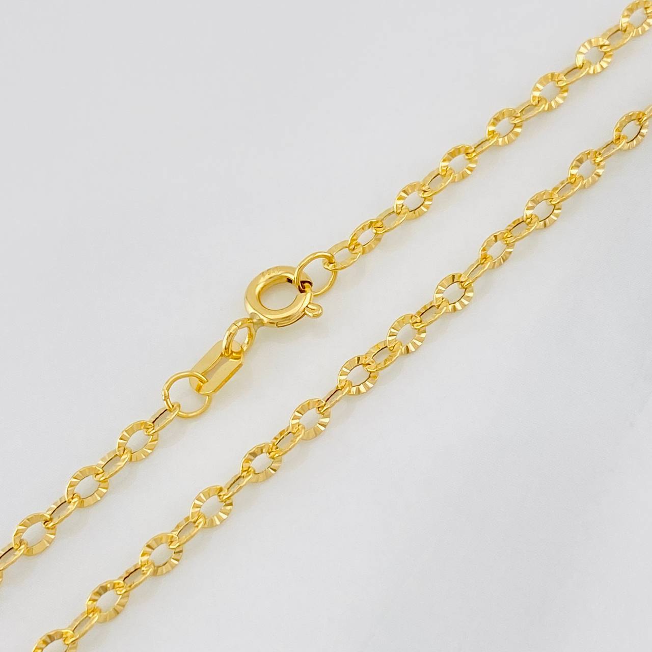 Cadena Aro Seguido Diamantada 1.85g / 22 in / 2.4mm Oro Amarillo 18K