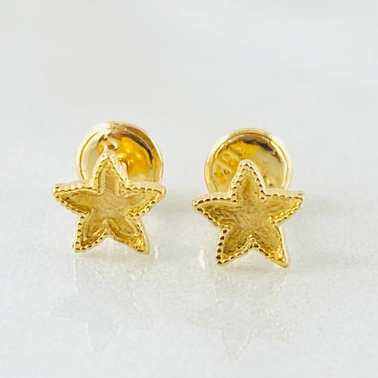 Stud Earrings Star Edged 0.75gr / 18K Gold