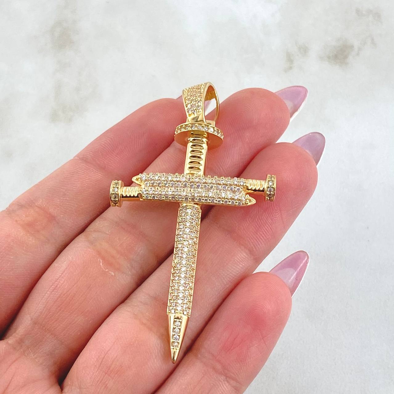 Dije Cruz Clavos 8.65gr / 2 1/4 in / Oro Amarillo 18K ©