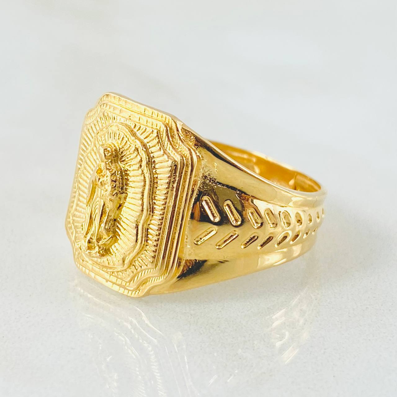 Anillo Virgen Guadalupe Espiga Lineal 7.25gr / T11 1/2 / Oro Amarillo 18K ©