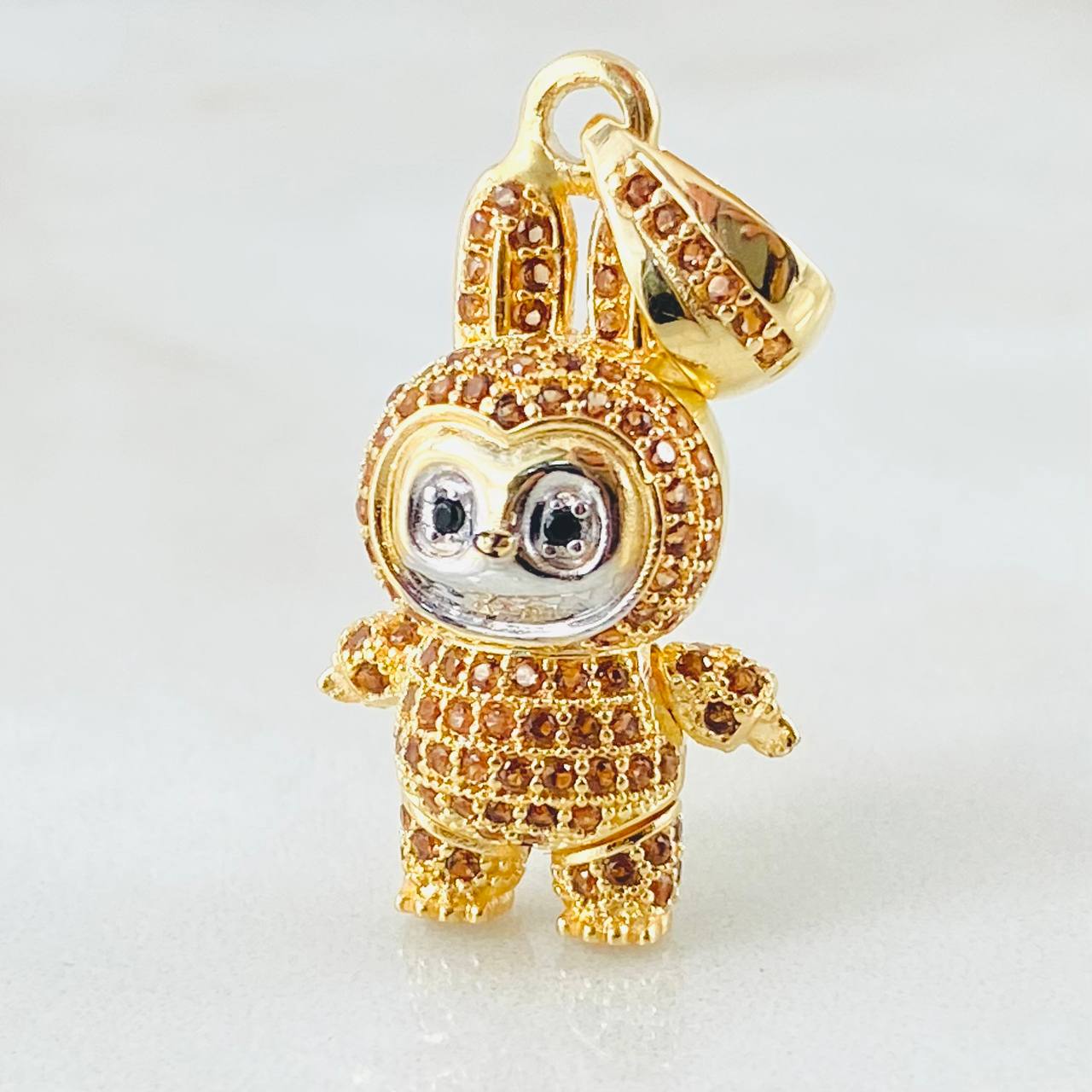 Dije Conejo Sonriente 6.15gr / 1 1/4 in / Dos Oros Amarillo Blanco 18K *