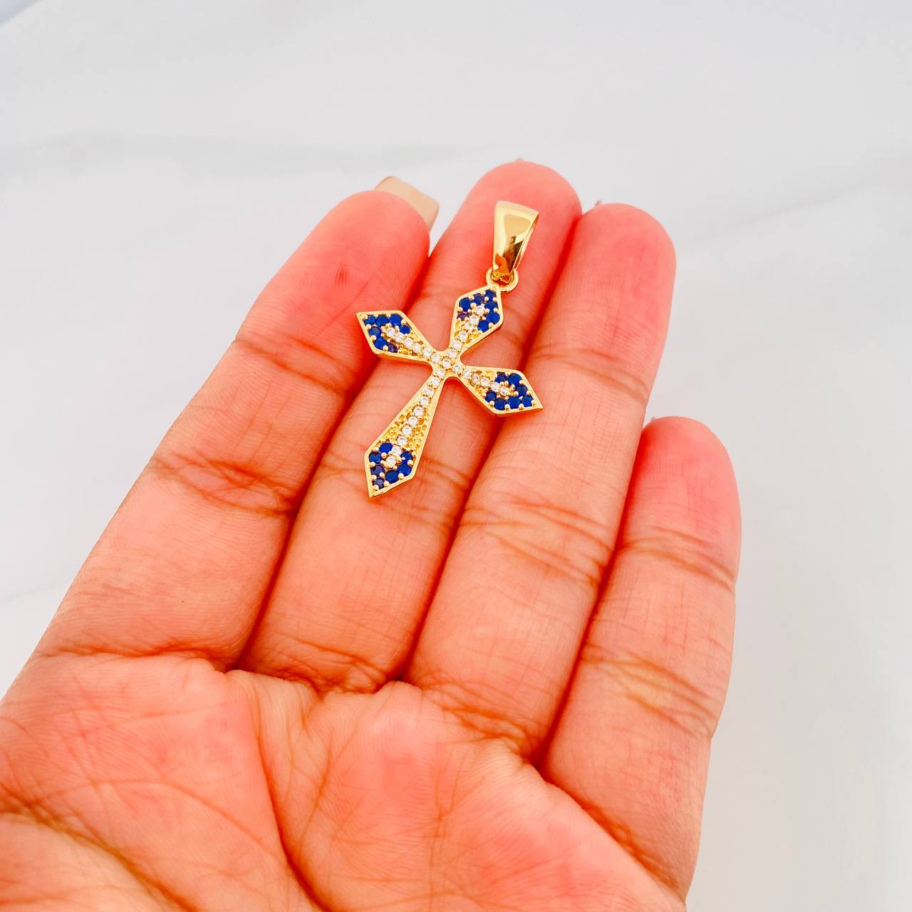 Dije Cruz Gótica 3g / 1 1/2 in Oro Amarillo 18K