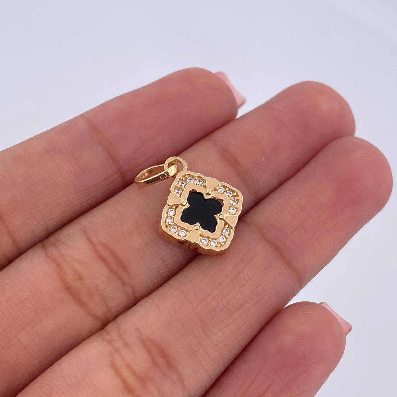 Pendant Flor Clover 1.65gr / 1.9cm / Black Onyx White Zircons 18K Yellow Gold &