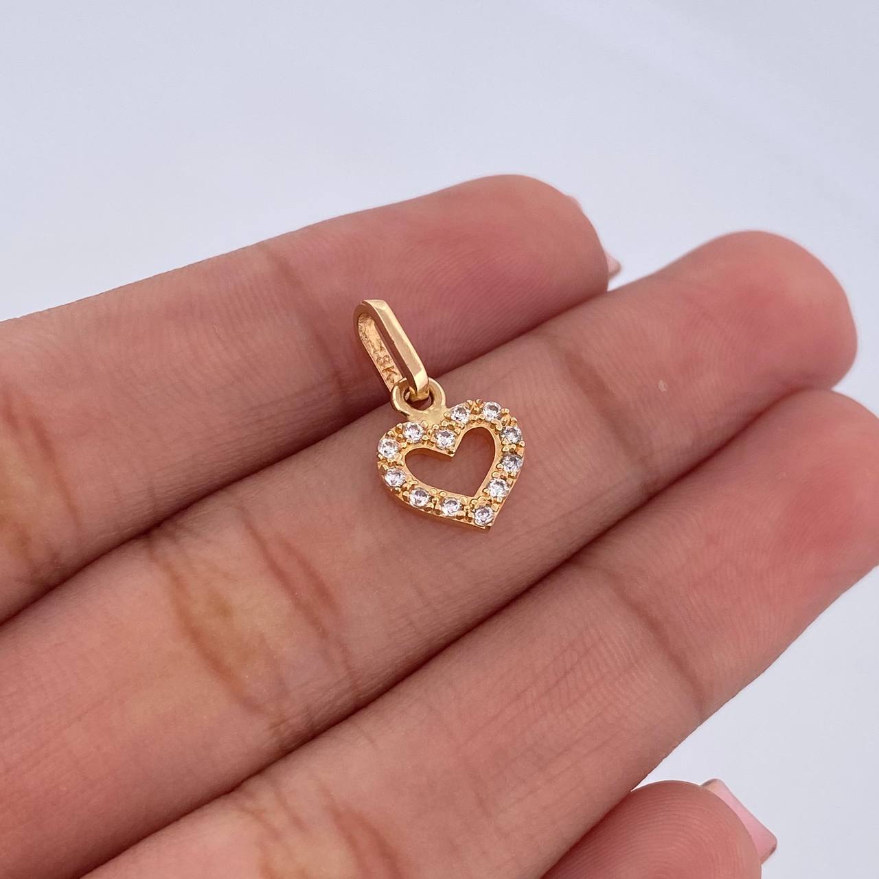 Dije Silueta Corazon 0.8gr / 1.5cm / Circones Blancos Oro Amarillo 18K &