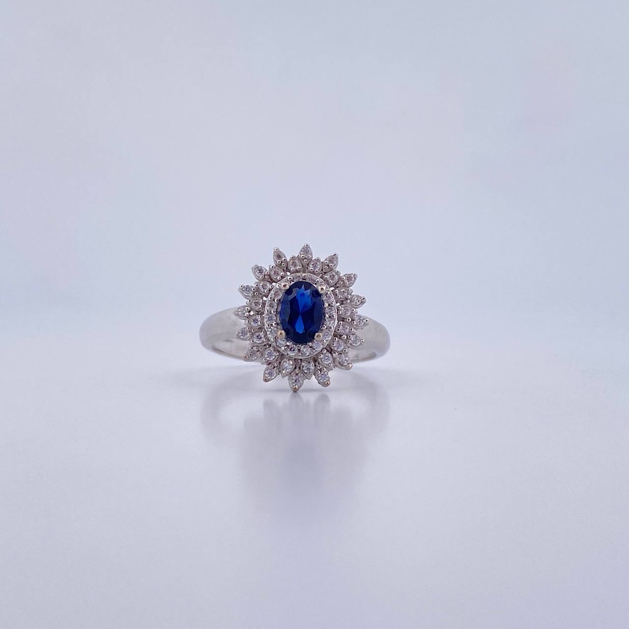 Ring Solitaire Halo 3.75gr / Size 6 3/4 / Blue and White Zircons 18K White Gold &