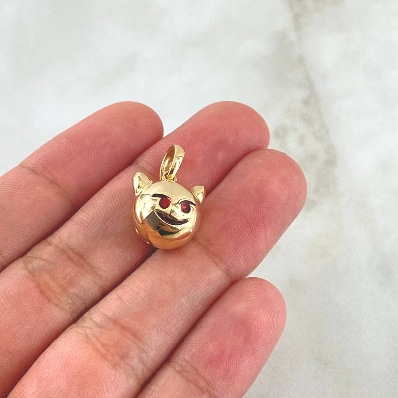 Dije Emoji Diablo 3.4gr / 2cm / Texturizado Rojo Oro Amarillo 18K ©