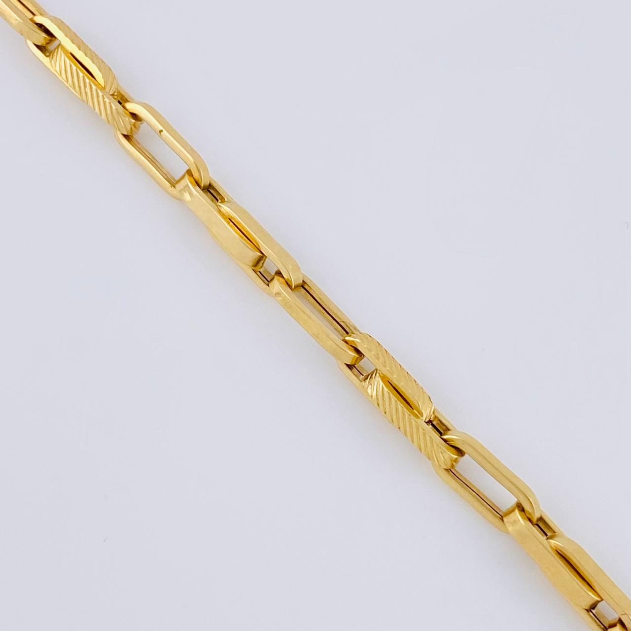 Pulso Rustico Tribal 5.75gr / 8 1/2 in / 5mm Oro Amarillo +3 18K