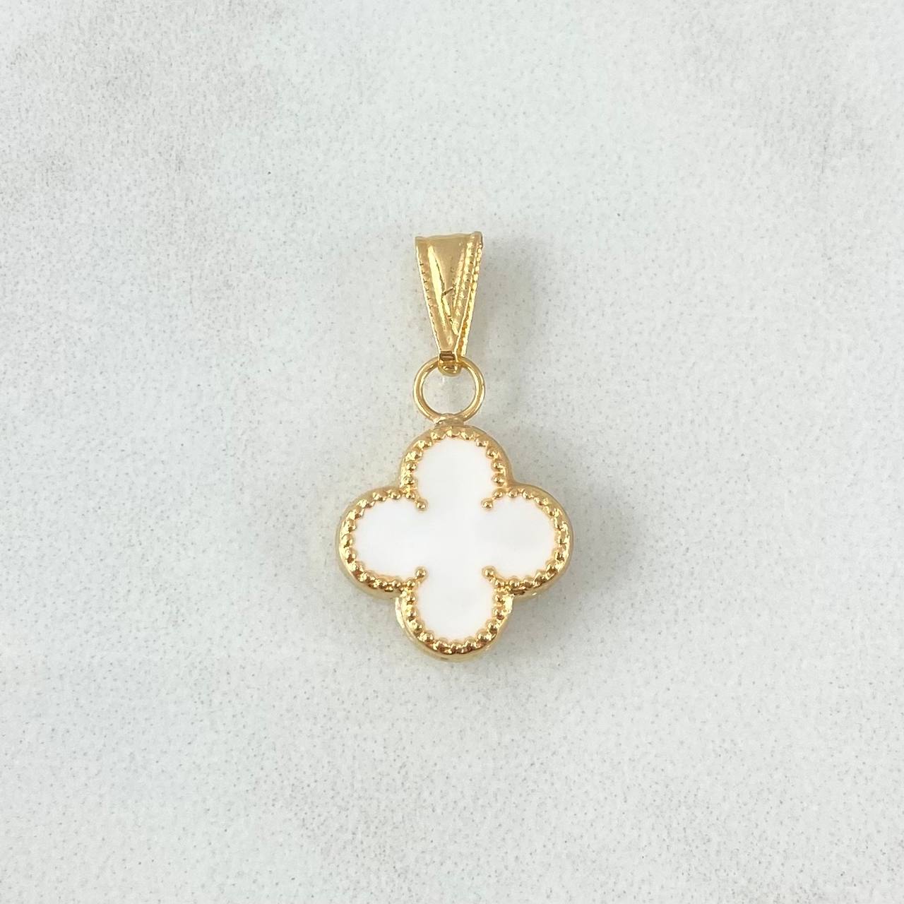 Dije  Trébol VCyA  0.95gr / 2cm / Resina Blanca Borde Punteado Oro Amarillo 18K