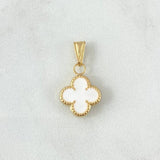 Dije  Trébol VCyA  0.95gr / 2cm / Resina Blanca Borde Punteado Oro Amarillo 18K