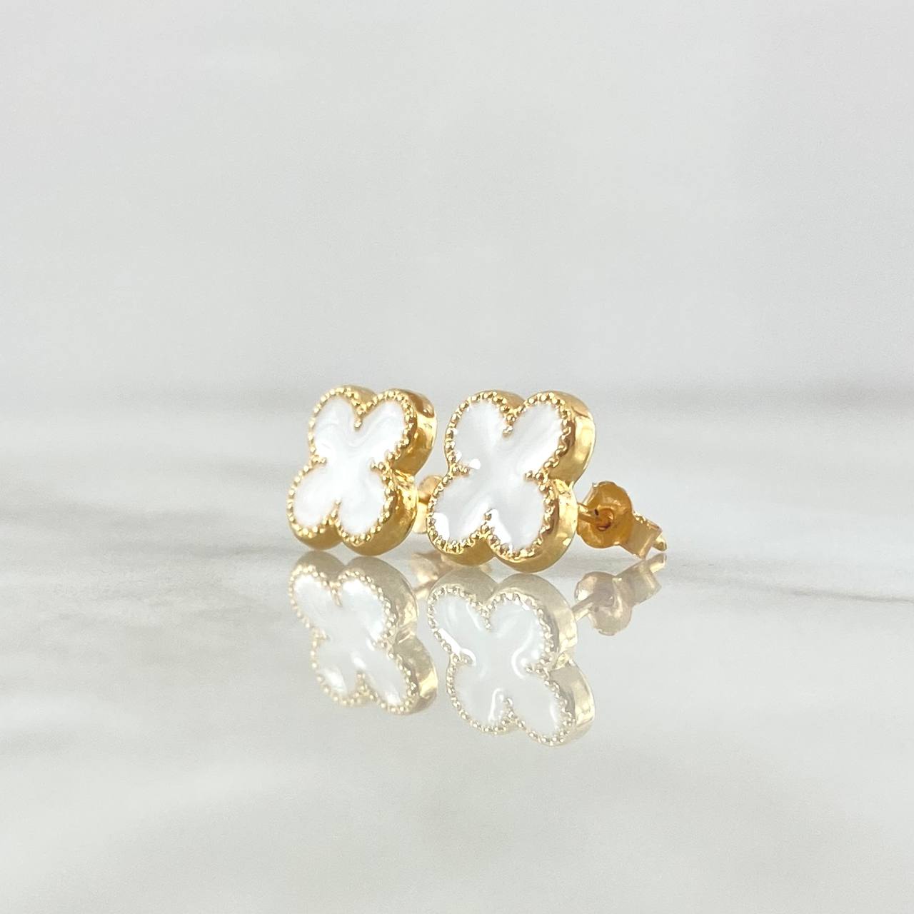 Stud Earrings Trébol VCyA 1.4gr / 9mm White Resin Lobster Claw Yellow Gold Butterfly 18K