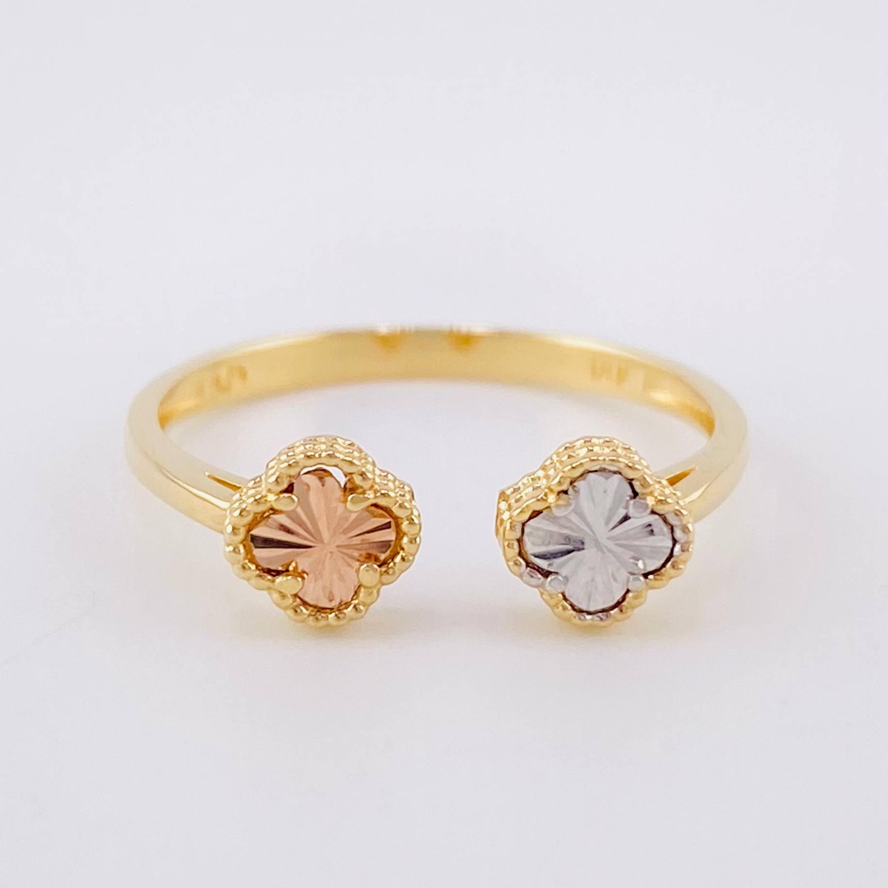 Double Clover Ring 2g / T7 3/4 Three Golds 18K