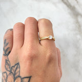 Solitaire Ring Dense Bridge 1.9gr / Size 5 / 18K Gold