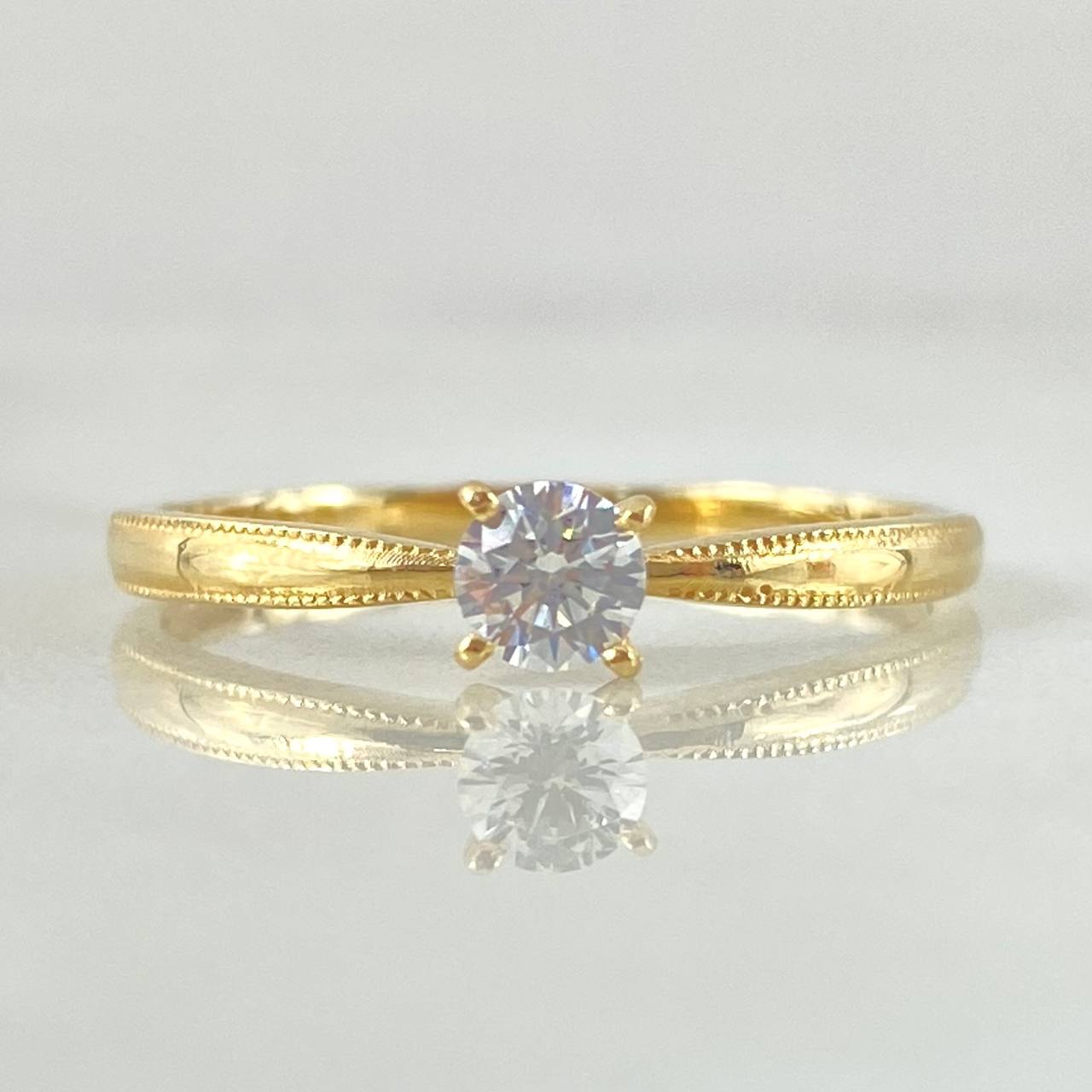 Bordered Solitaire Ring 1.75gr / Size 8 1/4 / 18K Gold *