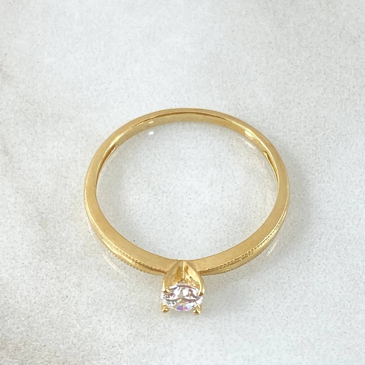 Solitaire Ring Dense Bridge 2.1gr / Size 6 / 18K Gold