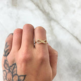 Anillo Infinito Hoja Cruzada 1.35gr / T6 / Circones Blancos Oro Amarillo 18K
