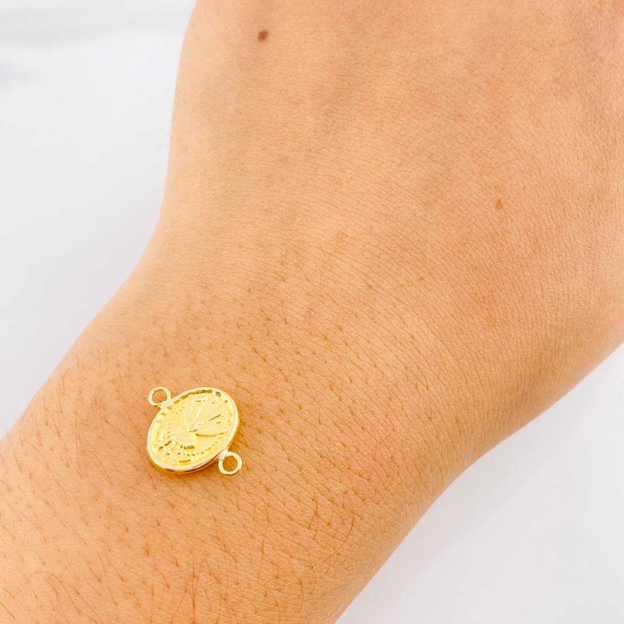 Charm Espíritu Santo Matte 0.55g / 3/4 in 18K Yellow Gold