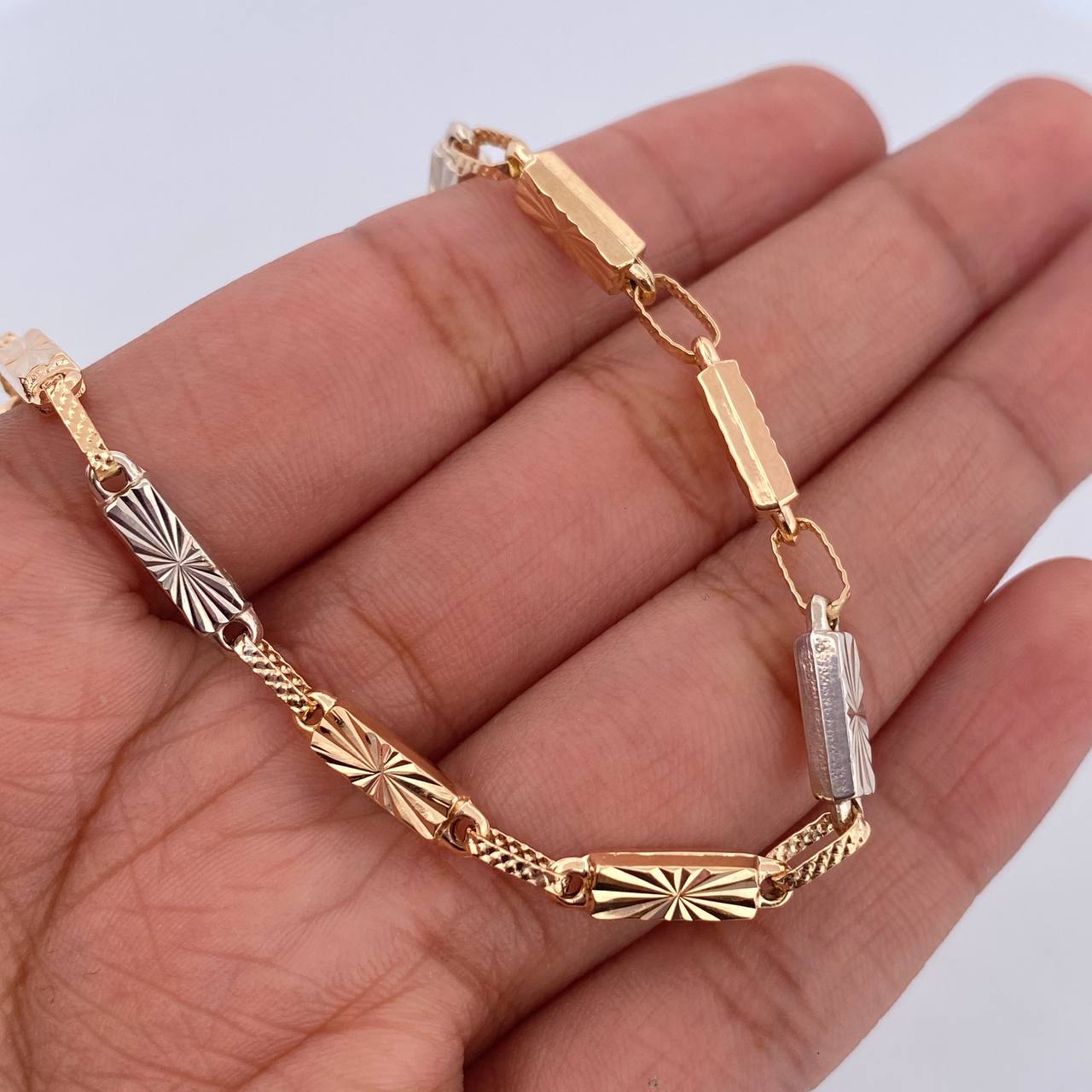 Pulso Rustico Rectangular Eslabon 5.2gr / 21.2cm / 3.3mm Diamantado Dos Oros Amarillo Blanco 18K $