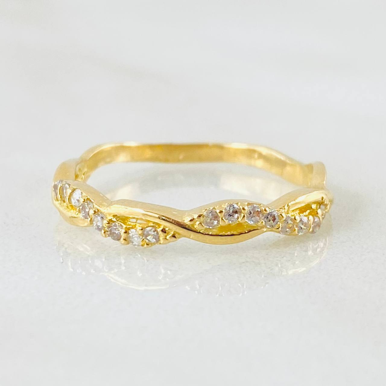 Interlaced Ring 1.8gr / Size 6 1/2 / 18K Yellow Gold *