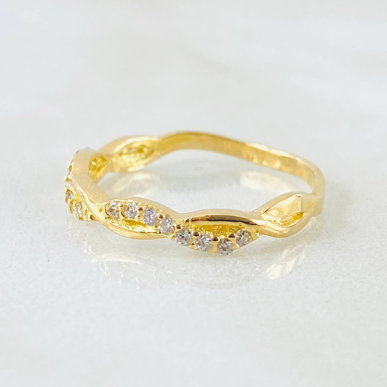 Interlaced Ring 1.8gr / Size 6 1/2 / 18K Yellow Gold *