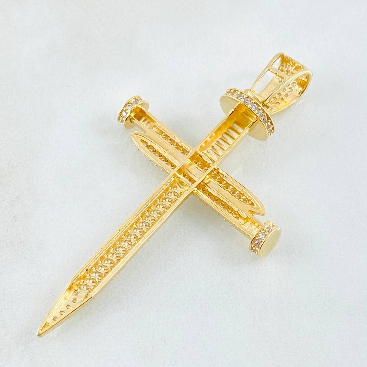 Dije Cruz Clavo 8.25gr / 2 1/4 in / Oro Amarillo 18K ©