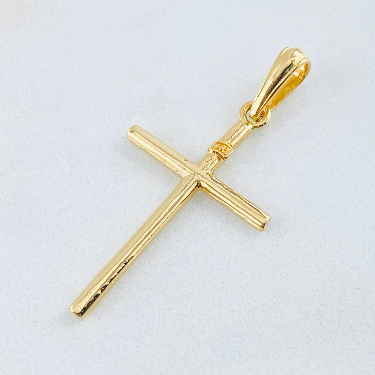 Dije Cruz 1.3gr / 1 1/2 in / Oro Amarillo 18K ©