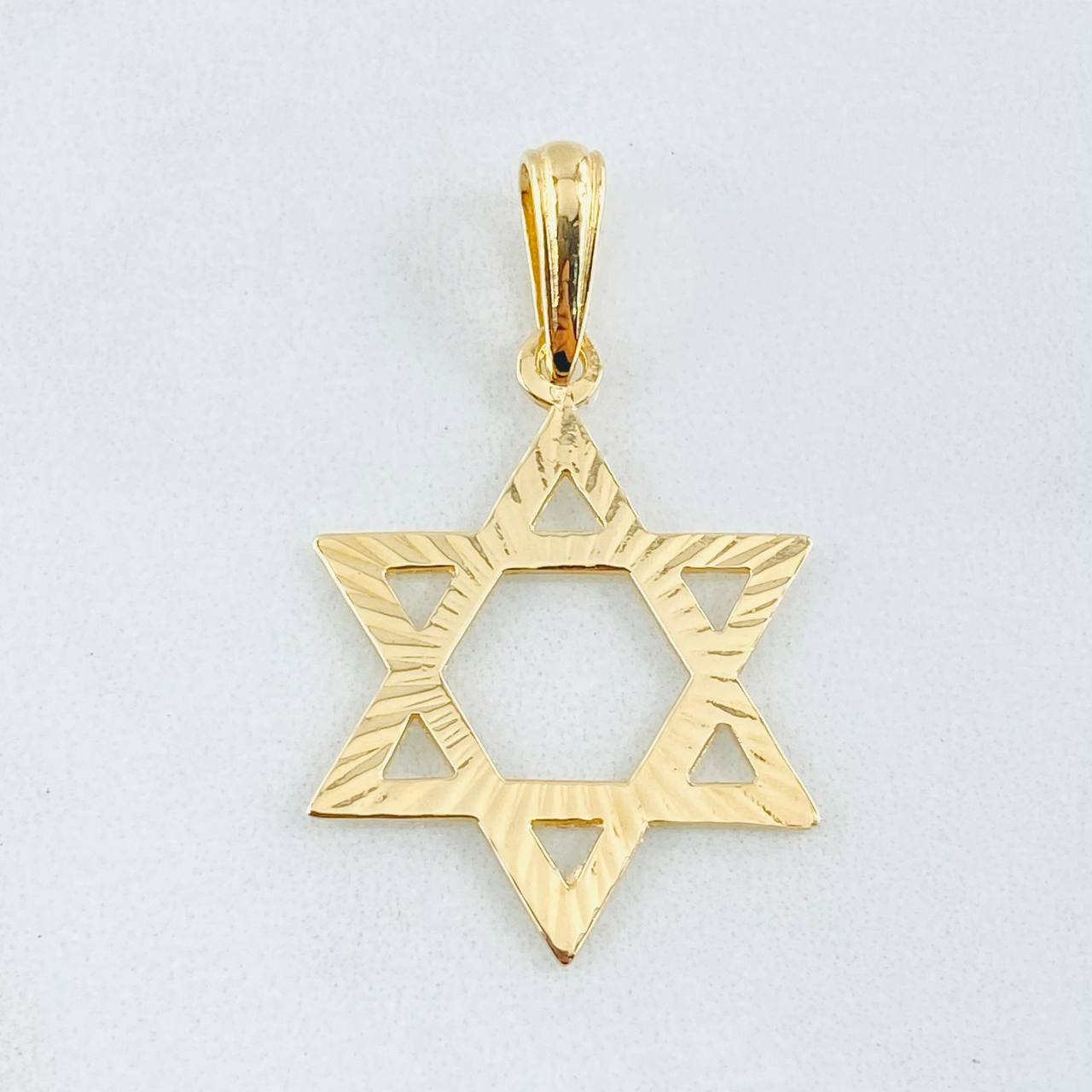 Dije Estrella De David 2.05gr / 1 1/2 in / Oro Amarillo 18K ©