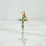 Dije Cruz Basteada Intercalada 0.65gr / 2cm / Circones Blancos Y Verdes Oro Amarillo 18K ©