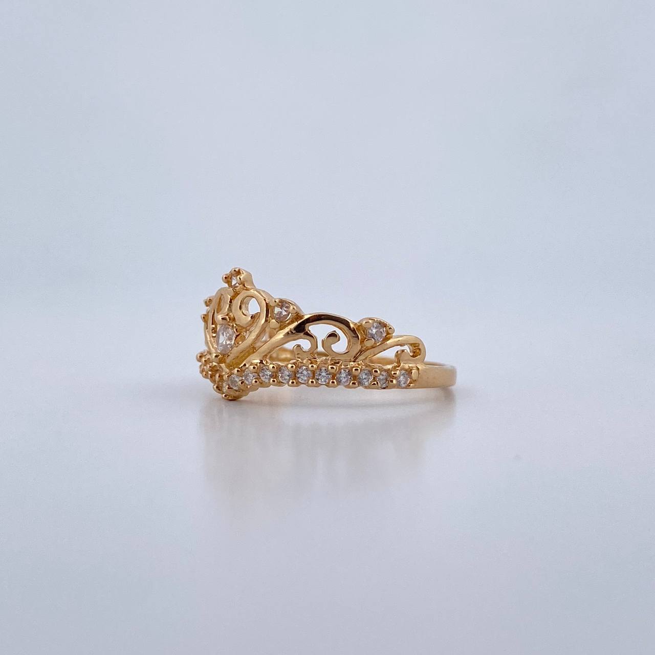 Crown Ring 2.7gr / Size 7 / White Zircons 18K Yellow Gold $