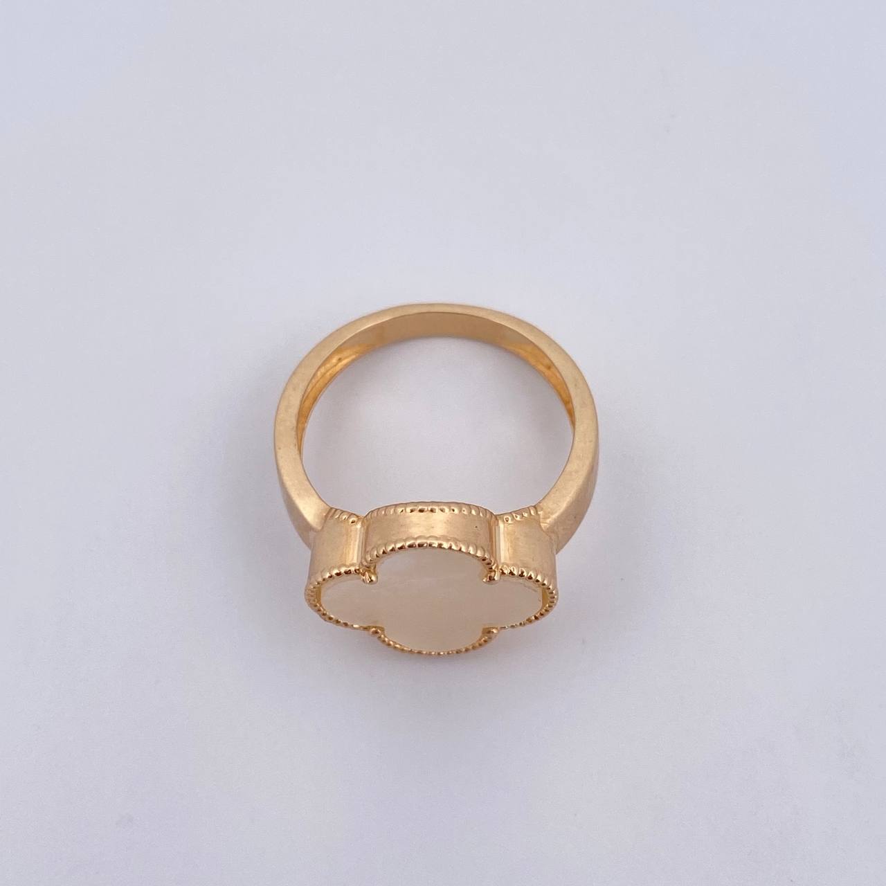Ring Clover 3.9gr / Size 6 3/4 / White Mother-of-Pearl 18K Yellow Gold $