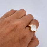 Ring Clover 3.9gr / Size 6 3/4 / White Mother-of-Pearl 18K Yellow Gold $