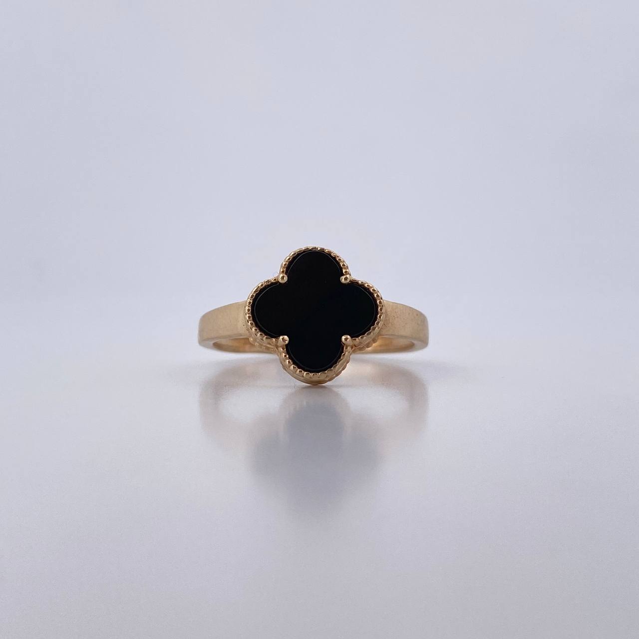Anillo Trebol 4.1gr / T8 1/4 / Onix Negro Oro Amarillo 18K $