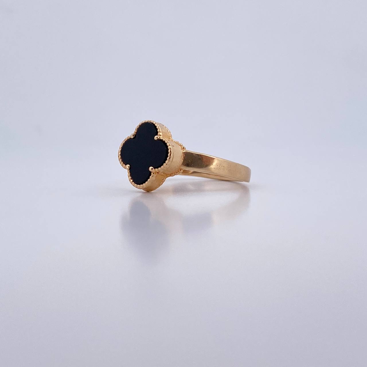 Anillo Trebol 4.1gr / T8 1/4 / Onix Negro Oro Amarillo 18K $