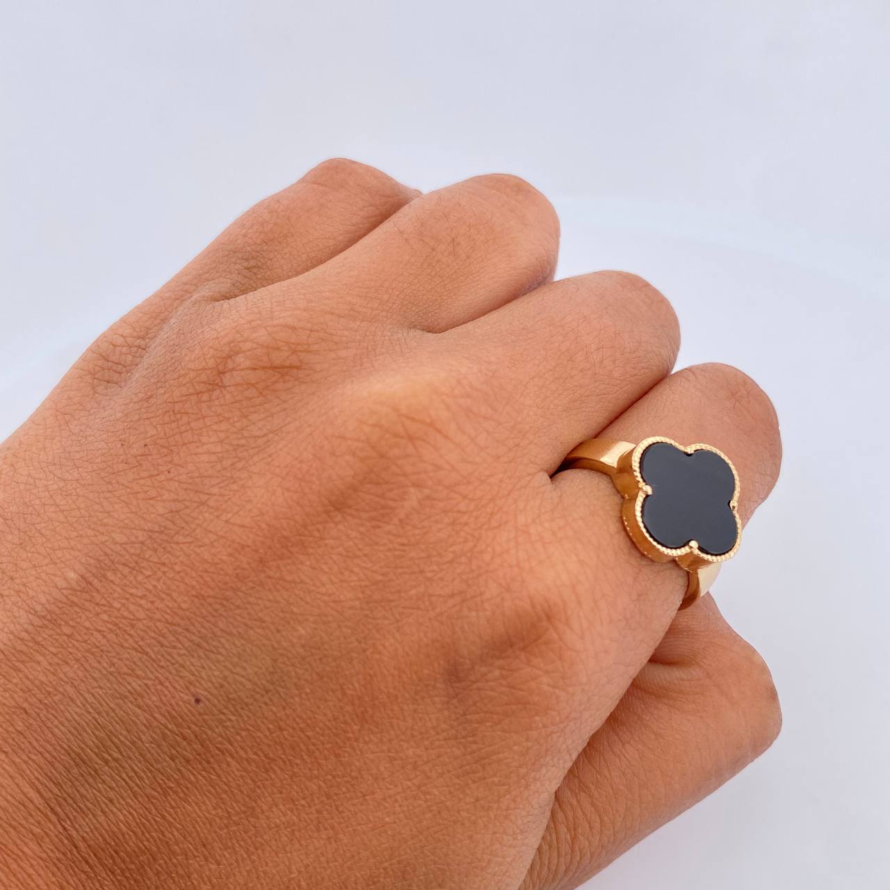Anillo Trebol 4.1gr / T8 1/4 / Onix Negro Oro Amarillo 18K $
