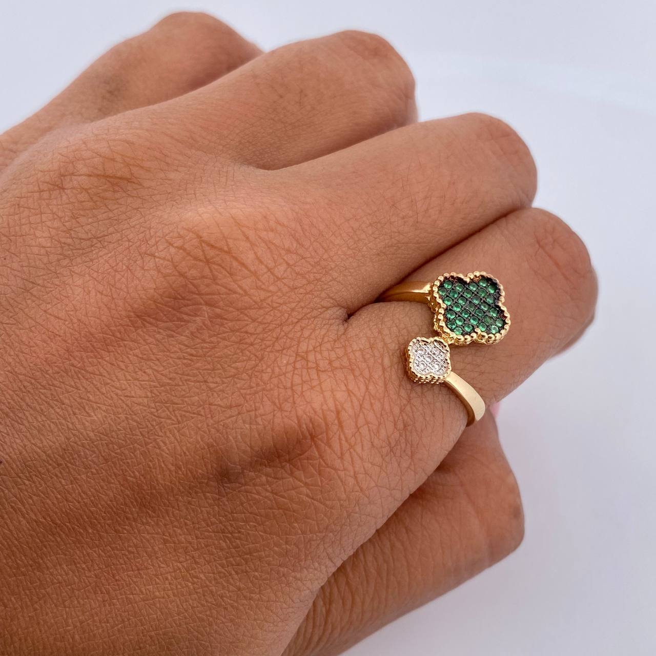 Anillo Trebol Doble 2.9gr / T6 1/4 / Circones Blancos Verdes Oro Amarillo 18K $