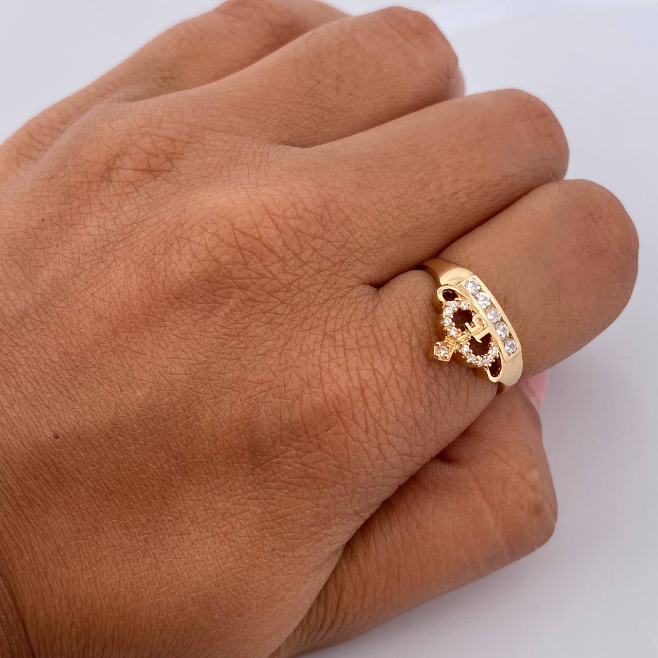 Crown Ring 15's 2.2gr / T6 1/4 / White Zircons 18K Yellow Gold $