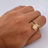 Flower Ring Churumbela 3.35gr / Size 7 1/2 / White Zircons 18K Yellow Gold $