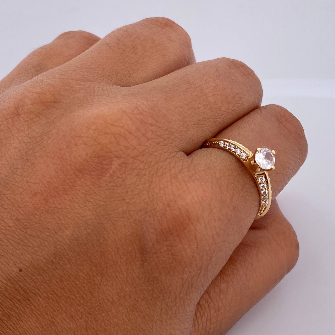 Ring Solitaire 2.15gr / Size 7 / White Zircons 18K Yellow Gold $