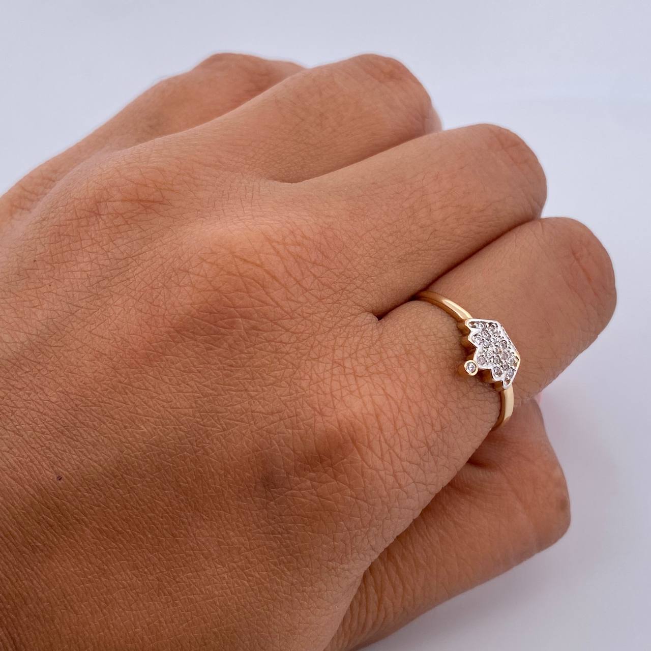 Crown Ring 1.45gr / Size 7 1/2 / White Zircons Two-tone 18K Yellow and White Gold $