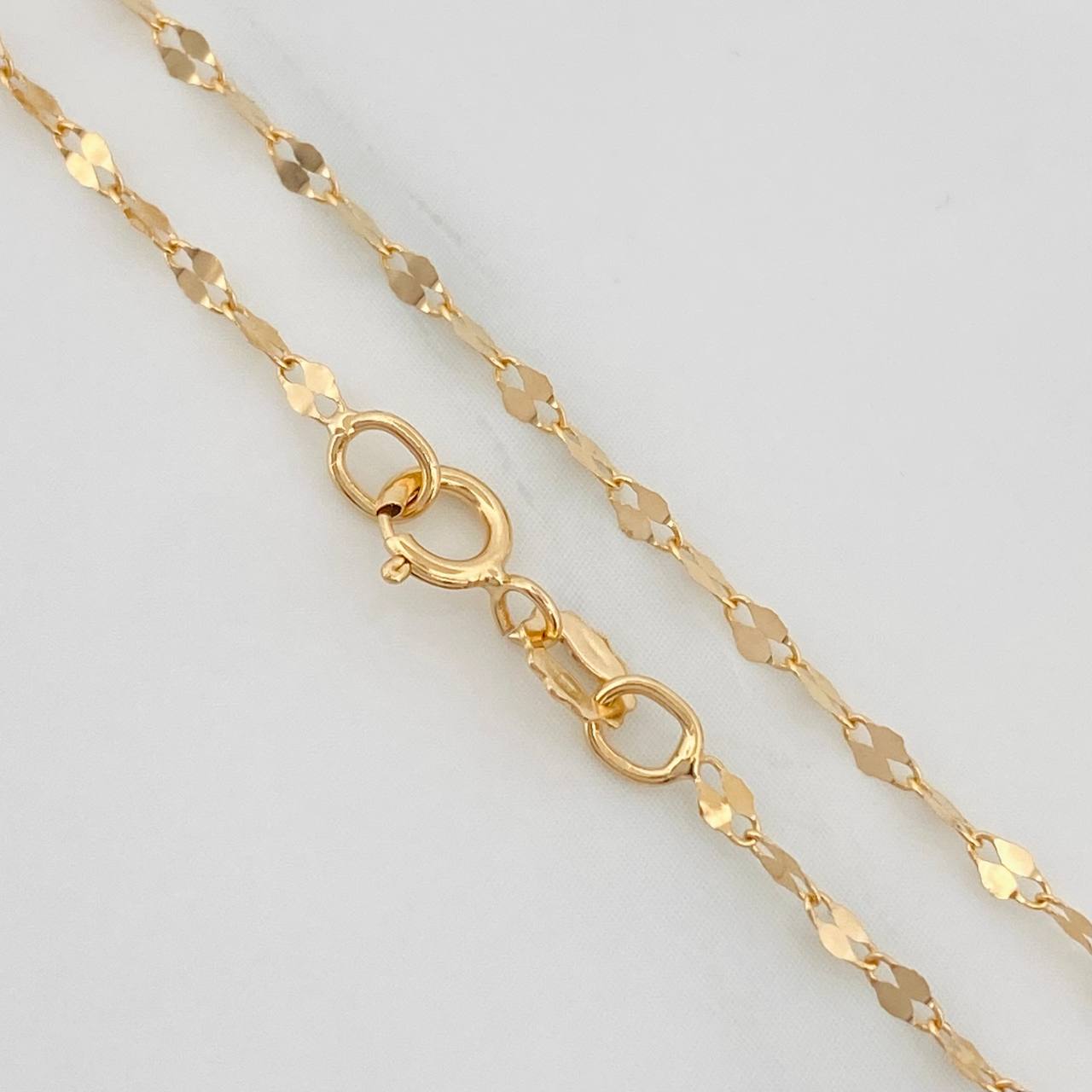 Mirror Flower Chain 0.75g / 16 in / 1.6mm 18K Yellow Gold