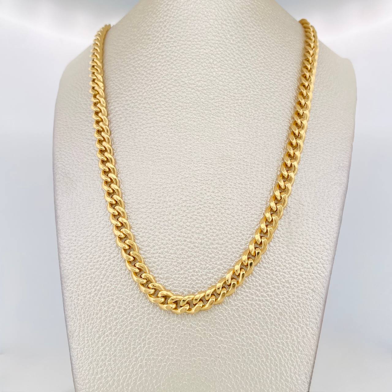 Cadena Cubana 14.05g / 24 in / 6.8mm Oro Amarillo 18K