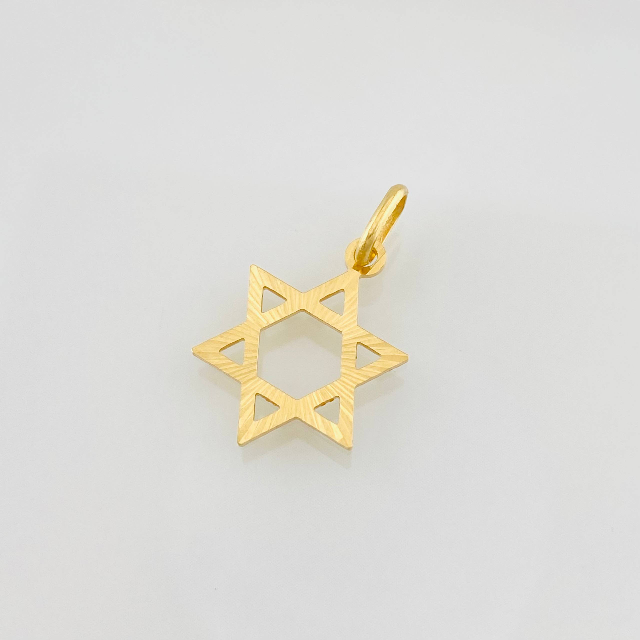 Pendant Star of David 0.75g / 1 in 18K Yellow Gold