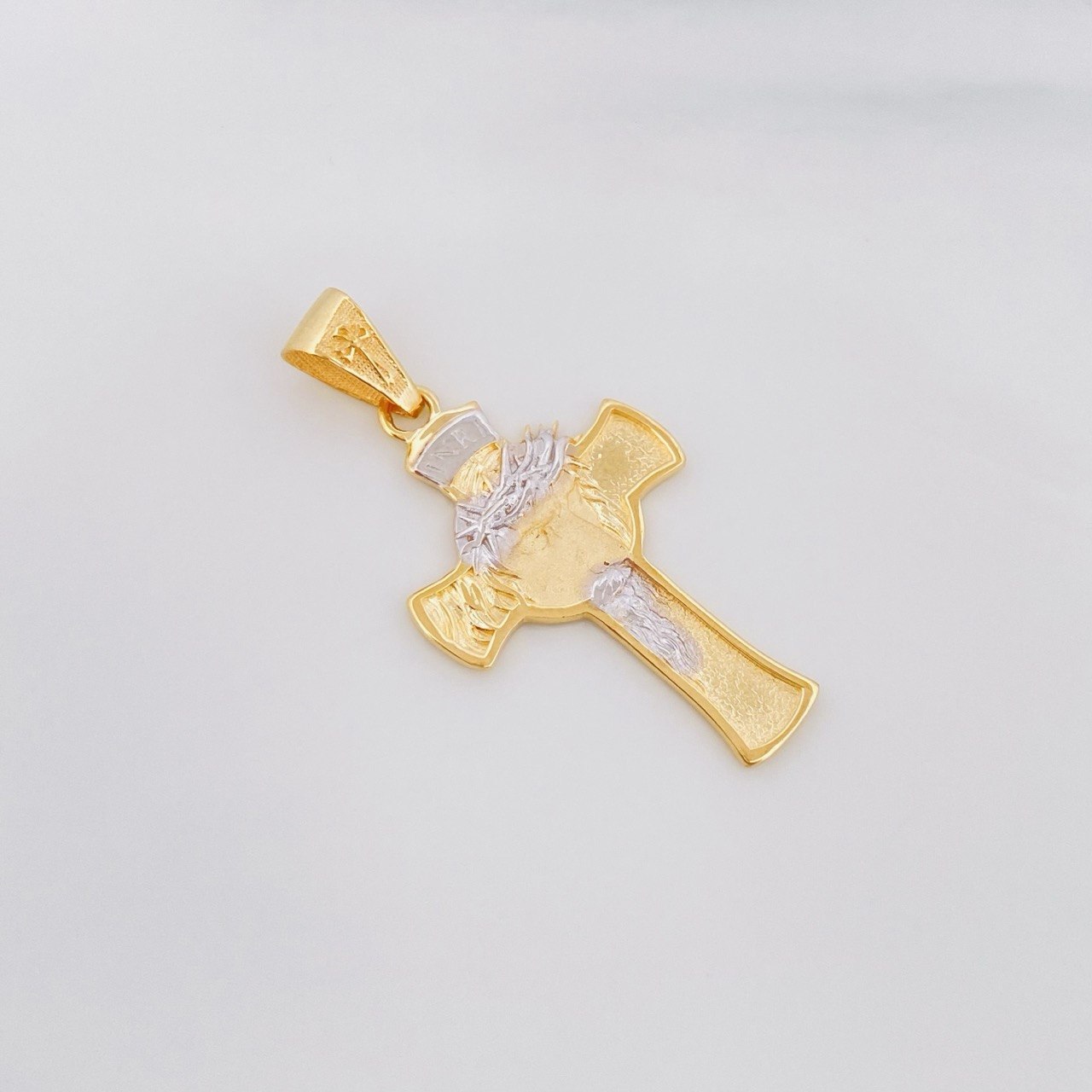 Pendant Cross Face of Christ 4.3g / 1 1/2 in Two-Tone Yellow White 18K Gold