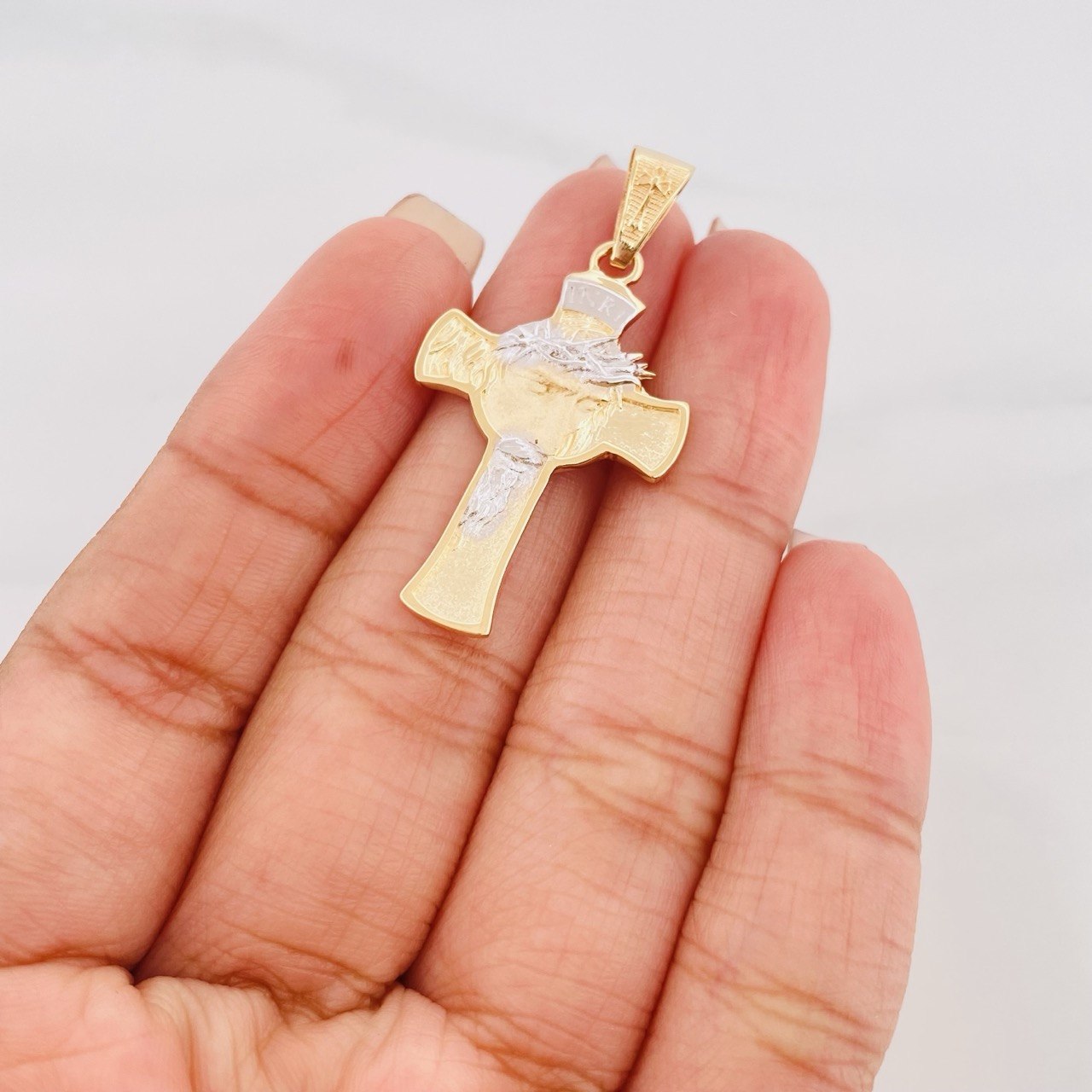 Pendant Cross Face of Christ 4.3g / 1 1/2 in Two-Tone Yellow White 18K Gold