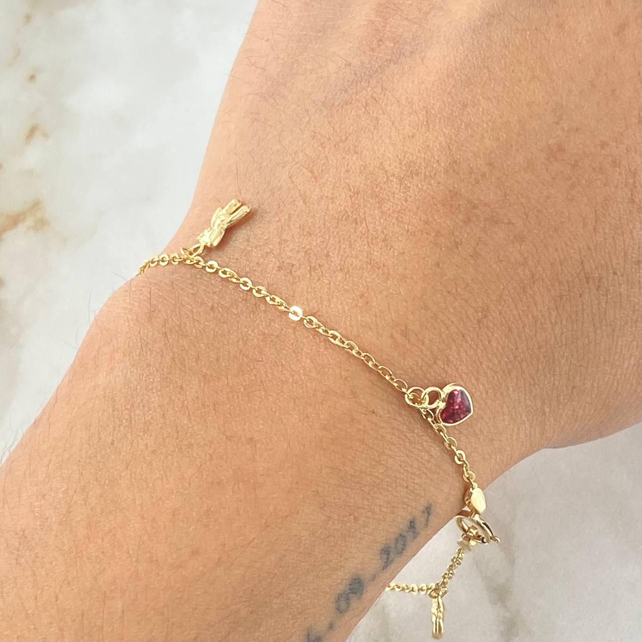 Continuous Hoop Bracelet Charms 2.15gr / 7.1in / 18K Gold