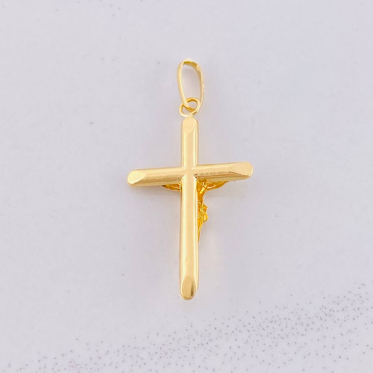 Dije Cruz Cristo Puntas Planas 0.9g / 3.4cm Oro Amarillo 18K